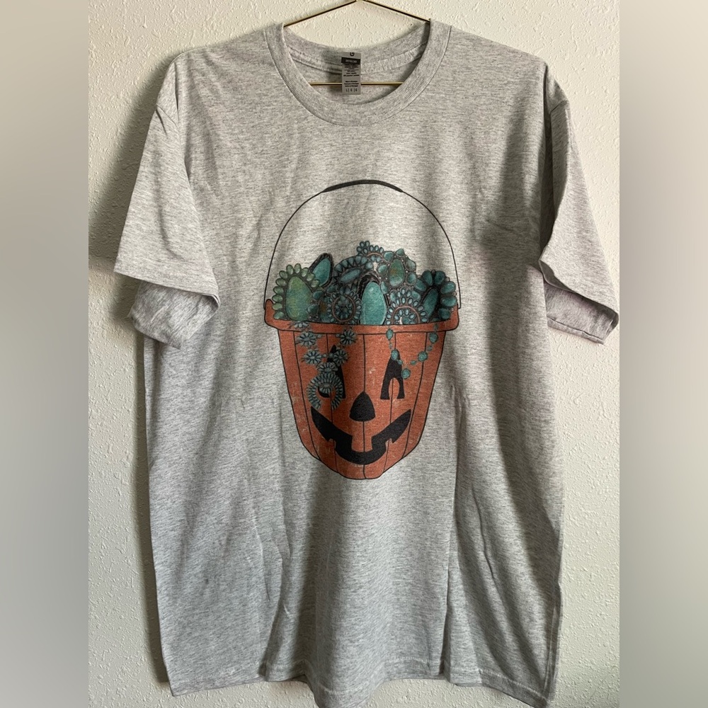 Gildan Gray Halloween Graphic Tee